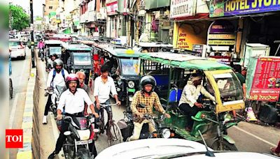 Police Crack Down on Traffic Jams and Encroachment in Varanasi | Varanasi News - Times of India