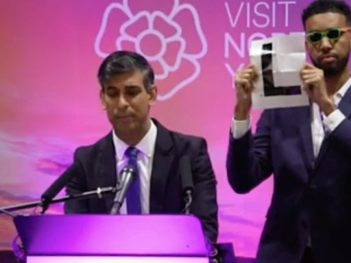 YouTuber Niko Omilana mocks Rishi Sunak with ‘L’ sign as former prime minister secures Northallerton seat