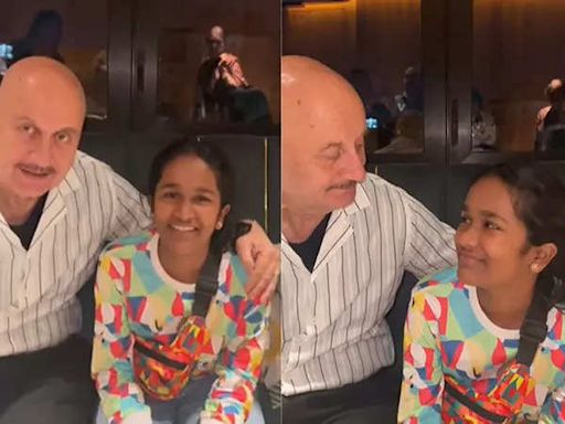 Satish Kaushik's daughter Vanshika wishes uncle Anupam Kher Happy Father's Day - Times of India