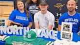 Estes signs with North Lake