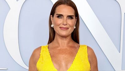 Brooke Shields Wore Highlighter Yellow Crocs on the Tony Awards Red Carpet