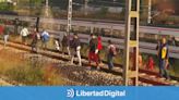 Nueva jornada de caos en Cercanías: decenas de pasajeros, obligados a llegar andando por las vías a Atocha