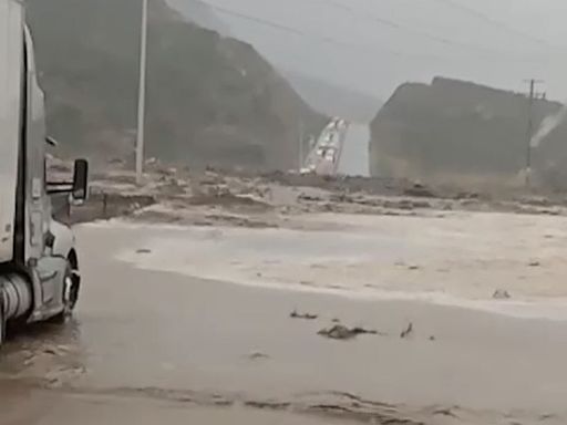 Tormenta tropical Alberto provoca caos vehicular en la carretera Monterrey - Saltillo