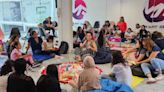 Crear espacios seguros y con redes de apoyo: ¿Qué es la maternidad colectiva y cómo practicarla?