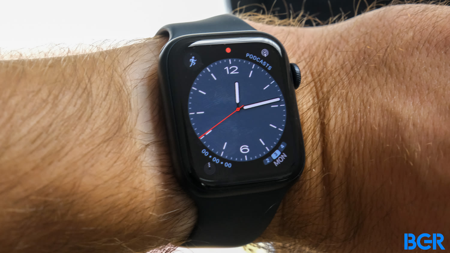 I ran my first marathon wearing an Apple Watch SE and AirPods - here's how it went