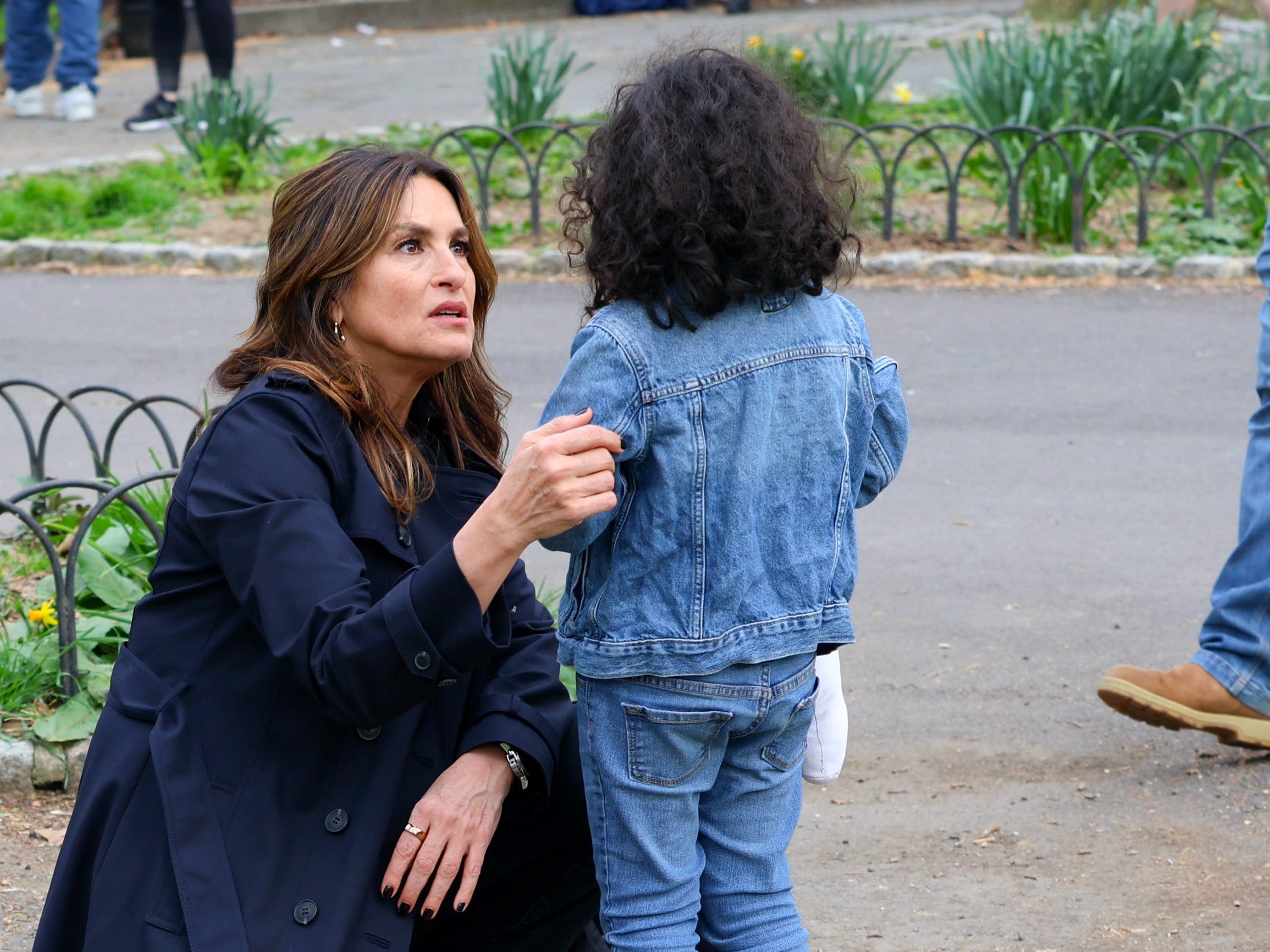 Mariska Hargitay paused filming episode of 'Law & Order: SVU' to help lost child who thought she was a real cop