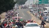 Caravana de 600 migrantes que avanza pese al calor por el sur de México llega a Oaxaca