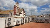 Urbanismo comprobará si una máquina de aire instalada en la calleja de la Hoguera incumple la normativa