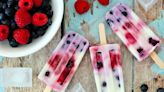Paletas heladas de yogurt con frutas, perfectas para el calor