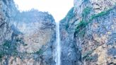 亞洲最高瀑布爆造假！他爬上中國雲台山天瀑 發現竟是水管放水