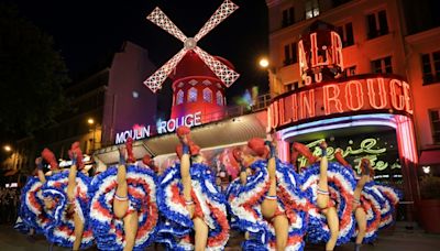 JO-2024: Paris accueille la flamme olympique, "bonus" du 14-juillet