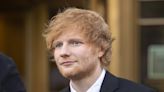 Ed Sheeran es grabado mientras canta subido sobre un vehículo en Nueva York