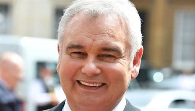 Eamonn Holmes melts hearts with ultra-rare photo of granddaughters Emilia and Isabella