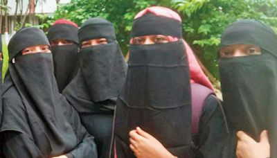 Mumbai: Six girls leave college that banned burqa