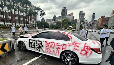 男子駕車衝撞總統府前花台 警帶回偵訊釐清動機