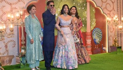 Shah Rukh Khan Makes Grand Entry With Gauri, Suhana At Anant Ambani-Radhika Merchant's Shubh Ashirwad Function