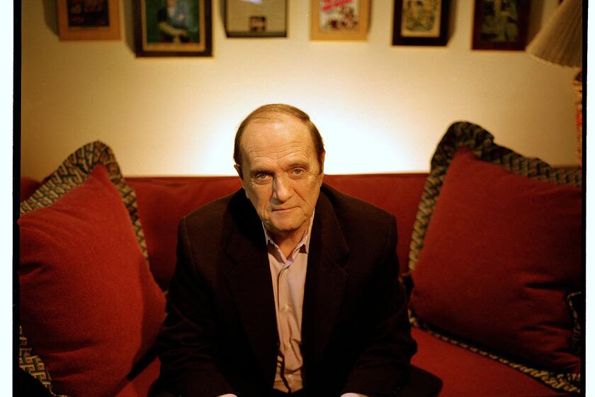 Bob Newhart, deadpan comedian who became a sitcom and movie star, dies at 94