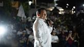 Huacho Mena deja el hospital; en VIDEO explica qué pasó tras choque en Yucatán: “Pudo haber sido más grave”