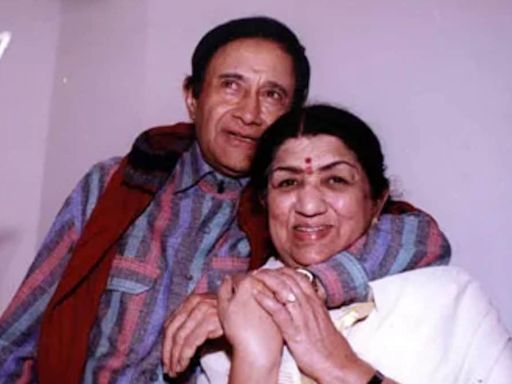 When Dev Anand Called Lata Mangeshkar 'Gorgeous' And 'Love of His Life': 'Who Would Want To Call Her Sister?' - News18