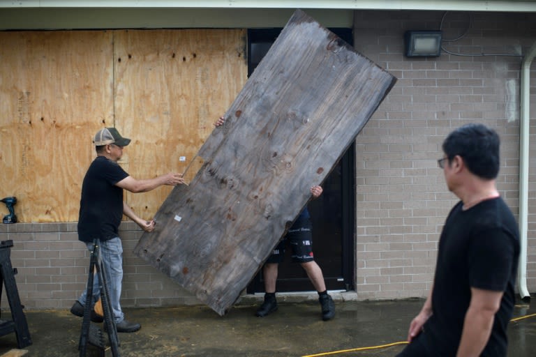 Texas hunkers down as storm Beryl approaches