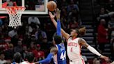 Rockets sobreviven, superan a 76ers en doble tiempo extra