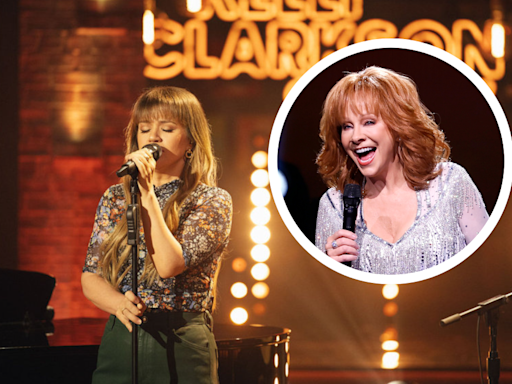 Watch Kelly Clarkson Cover One Of Reba McEntire's 90s Ballads | iHeartCountry Radio