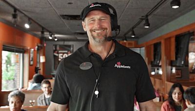 'He's a natural': Dan Campbell makes acting debut in eight-part Applebee's commercial