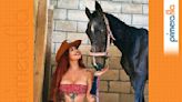 Influencer y defensora animal muere: sus caballos lloran en desgarrador video