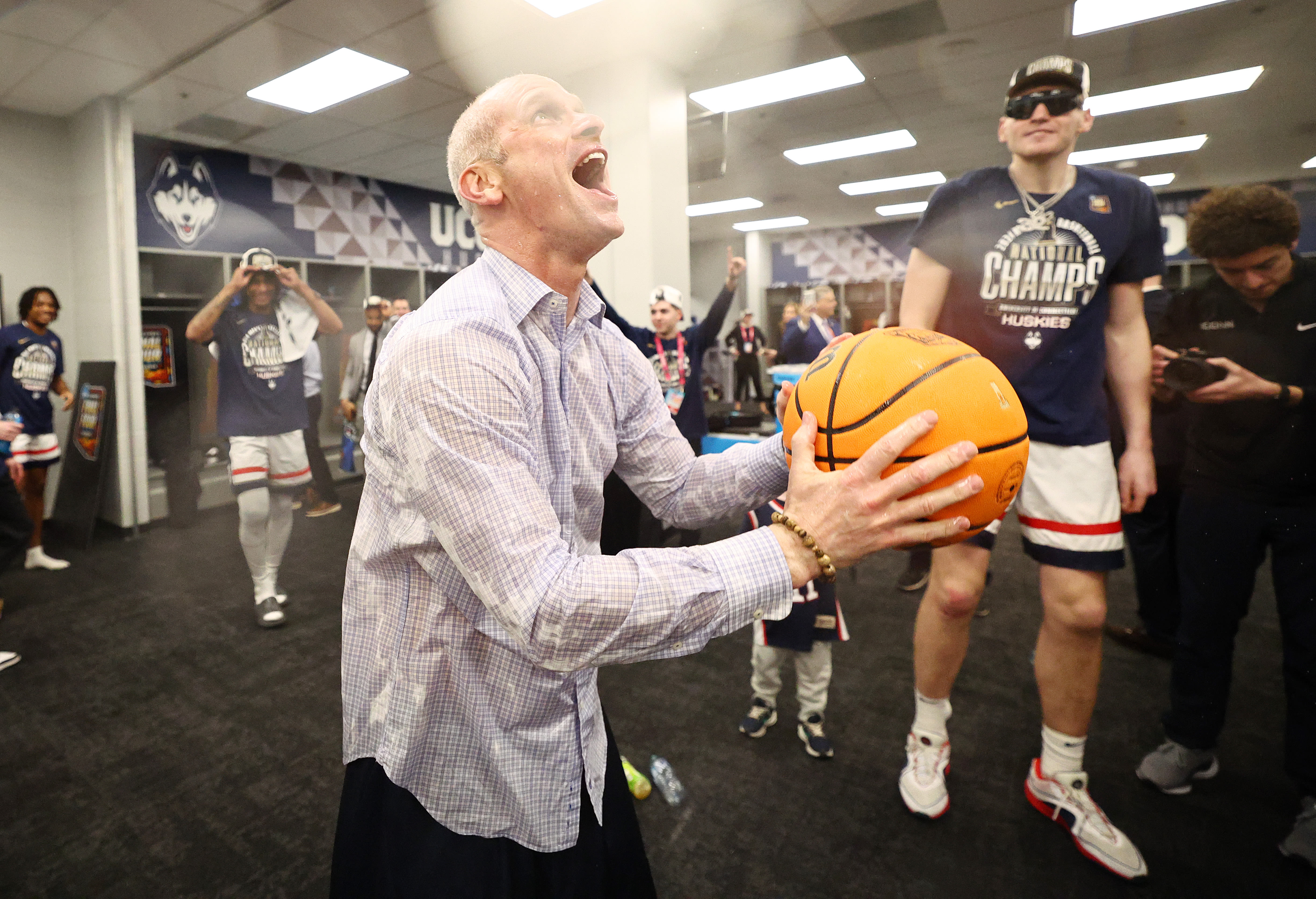 Dan Hurley: From a bingo hall to coach of the Los Angles Lakers?