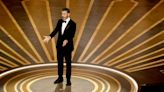 Premios Oscar 2023: Jimmy Kimmel subió al escenario a un personaje sin invitación y se ganó una ovación total