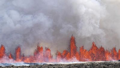 影/冰島進入緊急狀態！火山爆發「熔岩噴16層樓高」知名溫泉疏散遊客