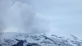 Emisora del Ejército colombiano informa sobre comportamiento del Volcán Nevado del Ruiz a personas en riesgo