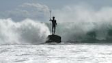 Conheça a estátua espanhola de Netuno, que fica no meio de mar