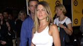 Great Outfits in Fashion History: Jennifer Aniston Looking Comfortably Stunning in 2002