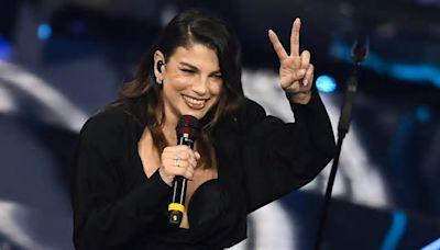 Emma premiata con il Telegatto di Tv Sorrisi e Canzoni: «È un'icona della musica. Merita il premio alla carriera». Dagli esordi al successo