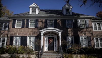 ‘Home Alone’ house for sale in Chicago suburb. See the transformed interior