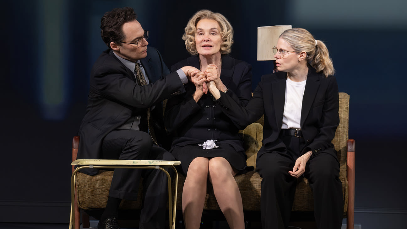 Jessica Lange on Returning to Broadway in ‘Mother Play’: “It Still Thrills Me”