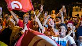 El experimento democrático que surgió en Túnez tras la Primavera Árabe llegó a su fin con un referéndum