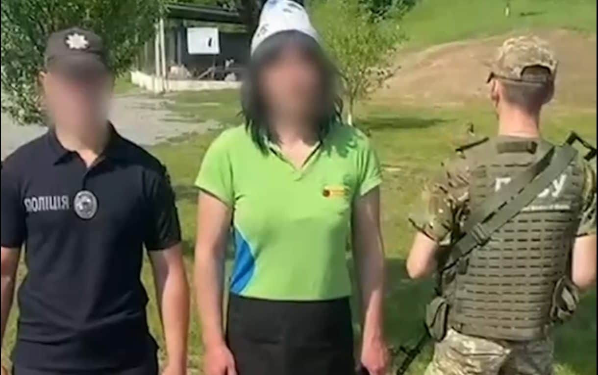 Ukrainian soldier dressed as a woman to avoid combat