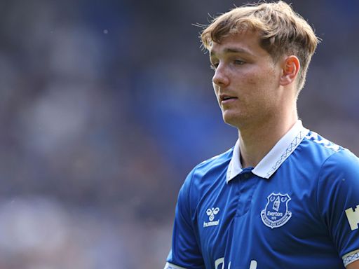 Leyton Orient sign midfielder Warrington from Everton