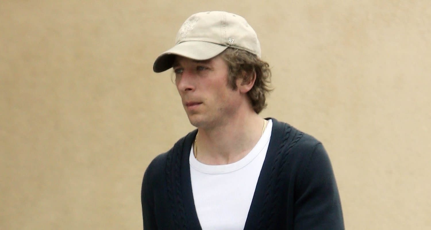 Jeremy Allen White Steps Out in Studio City During Day Off From Filming ‘The Bear’ Season 3