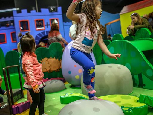 Celebrate Peppa Pig's 20th anniversary with dance party at Great Lakes Crossing