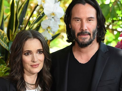 Winona Ryder y Keanu Reeves se siguen llamando "marido y mujer" y estos son los mensajes que se mandan: "Te amo"