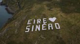 El homenaje a Sinéad O'Connor en una colina costera en Irlanda antes de su funeral