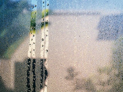 ¿Cómo evitar que las ventanas "transpiren" en invierno? Conoce estos 5 trucos