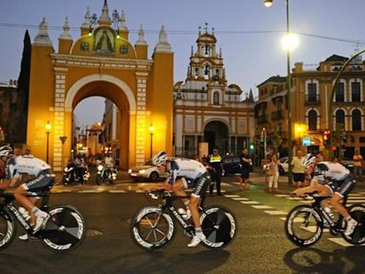 La última vez de la Vuelta en Sevilla: una crono nocturna inaudita en 2010