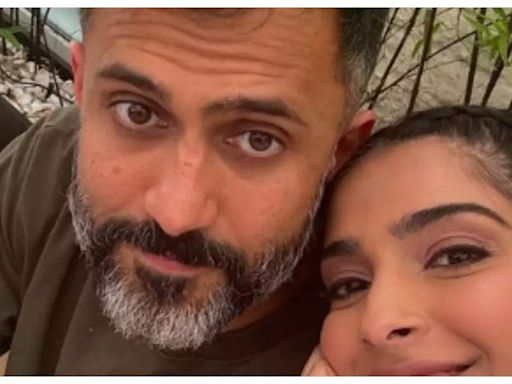 Sonam Kapoor wishes hubby Anand Ahuja on his birthday with a heartfelt post ; says, ‘Vayu and I are so lucky to have you as our guiding light’ | Hindi Movie News - Times of India