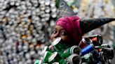 La fiesta callejera de las latas de aluminio en Brasil trae alegría y un mensaje ecológico