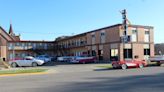 Recreating history in style: Spirit Lake Motel does throwback classic car photo shoot