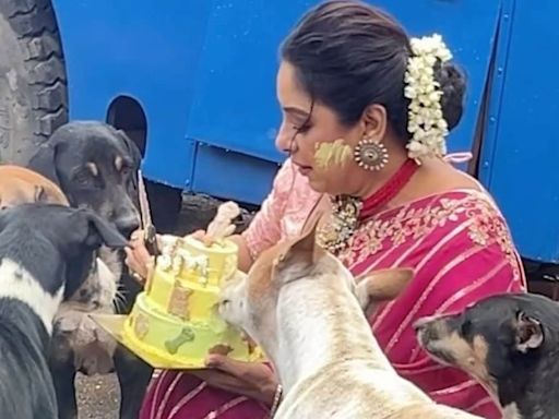 Rupali Ganguly Celebrates 3 Million Followers With Her Furry Friends On Anupamaa Sets - News18